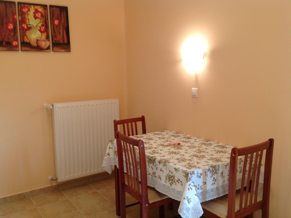 Attila Apartmanház Otel Hévíz Oda fotoğraf