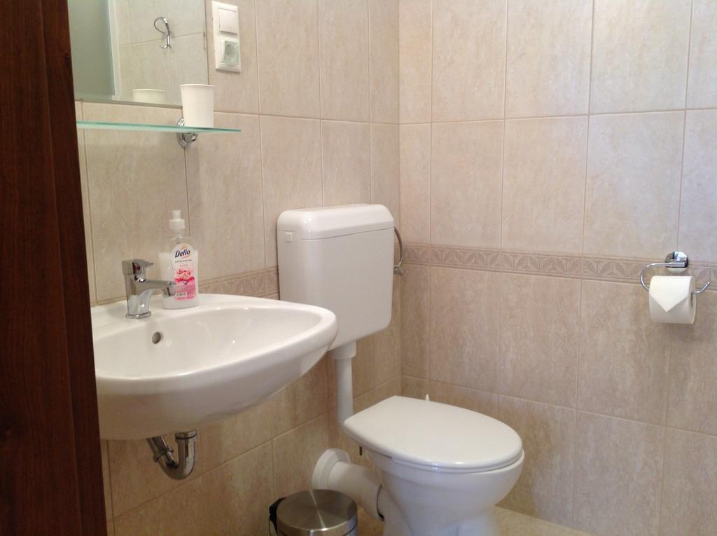 Attila Apartmanház Otel Hévíz Oda fotoğraf